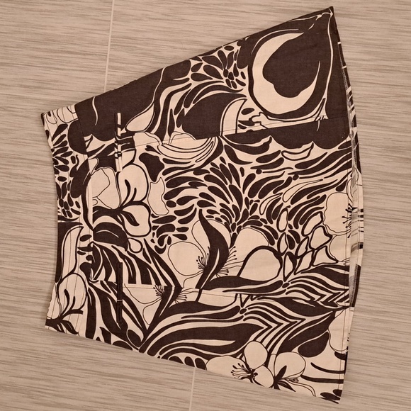 Promiss Dresses & Skirts - Beautiful Linen Floral Skirt Sz 40